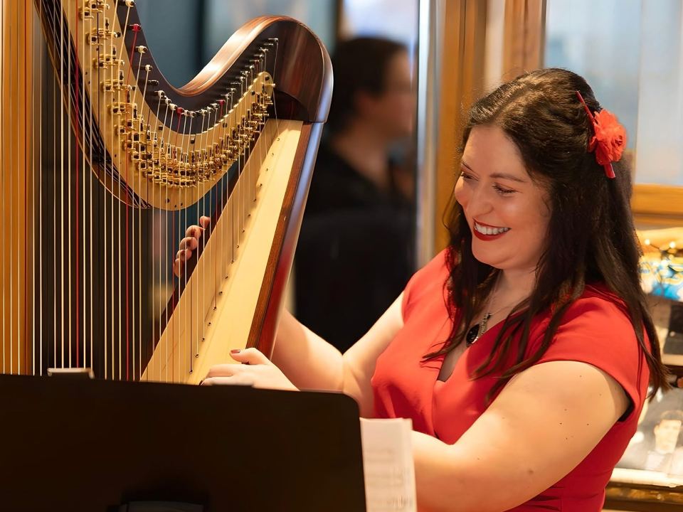 Maria Trotter with her harp