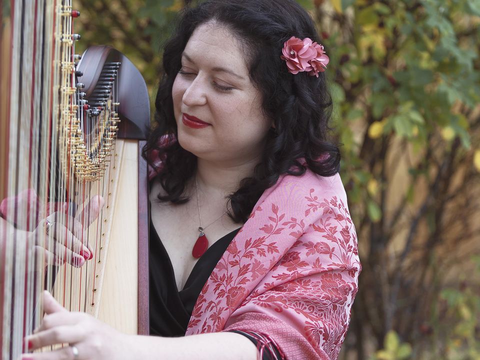 Maria Trotter with her harp