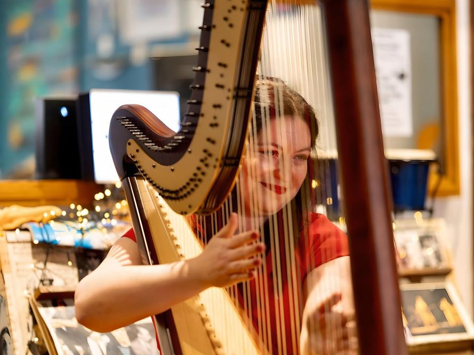 Maria Trotter with her harp