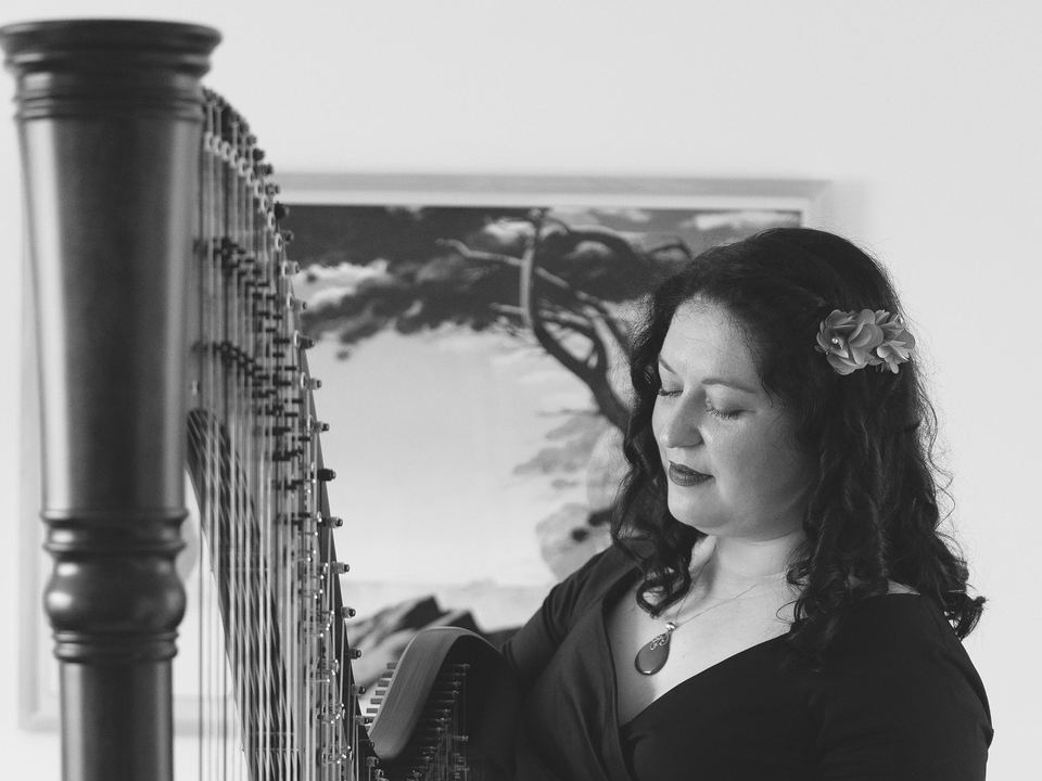 Maria Trotter with her harp